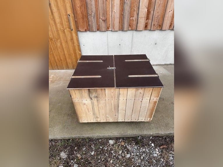 Hay rack with or without lid