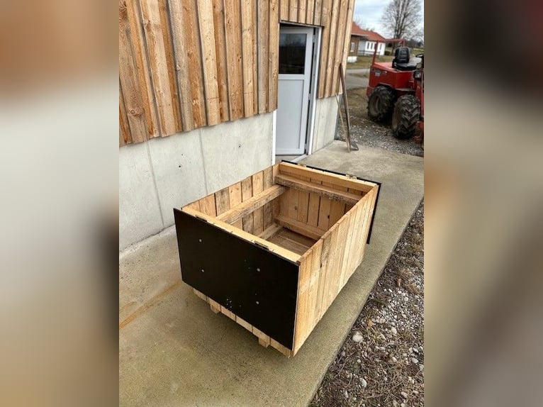 Hay rack with or without lid