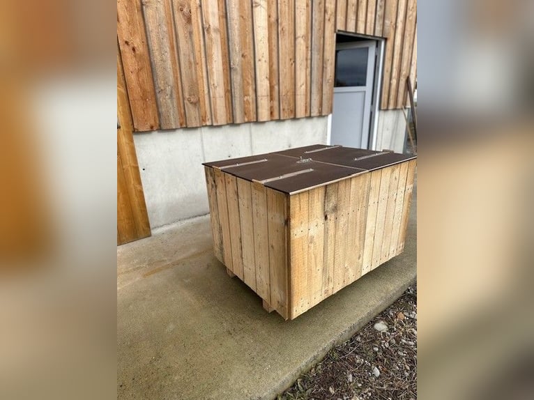 Hay rack with or without lid