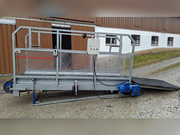 Geissert horse treadmill, excellent condition, space-saving design