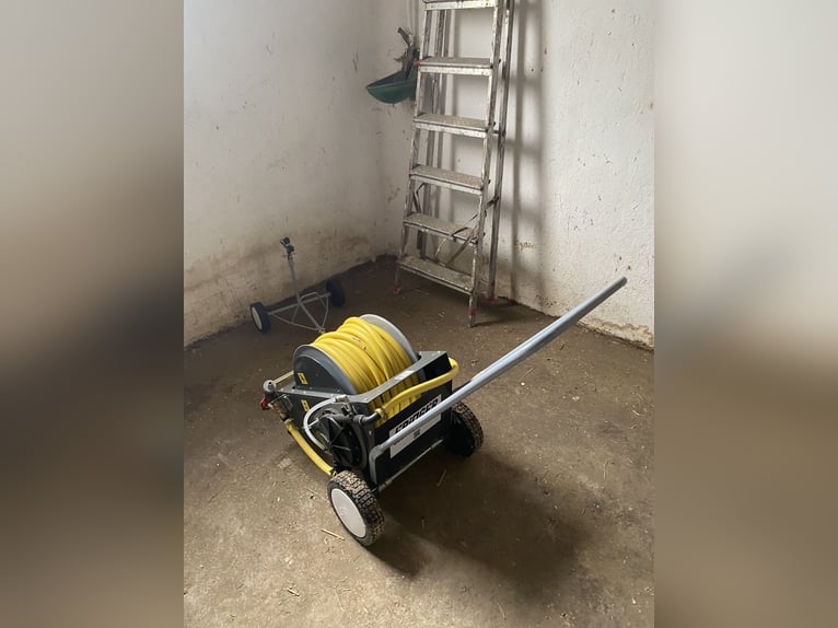 Mobile irrigation system for riding arena / riding hall