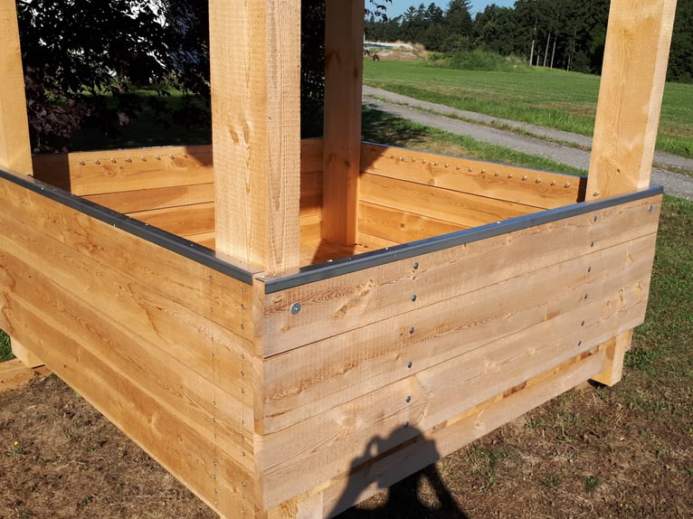 Stacking frames for square and round bales