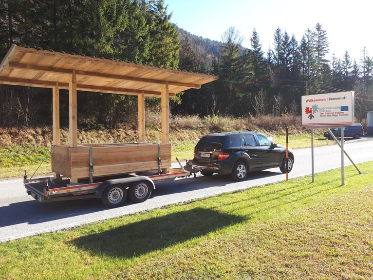 MASSIVHOLZ-HEURAUFEN mit XXL-Dachüberstand für Quaderballen und Rundballen geeignet