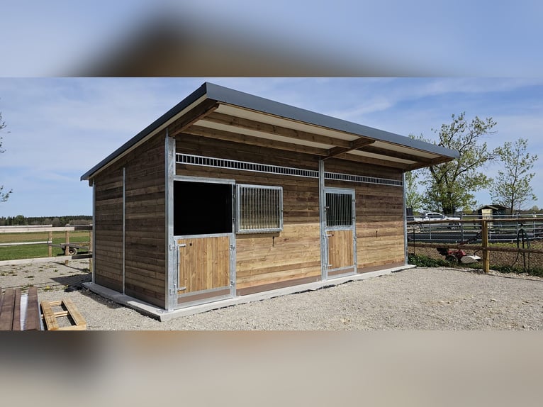 Pferdestall aus Kunststoff - Pferdebox und Außenstall | Stallungen & Offenstall kaufen - Unterstand