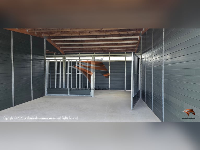 Pferdestall aus Kunststoff - Pferdebox und Außenstall | Stallungen & Offenstall kaufen - Unterstand