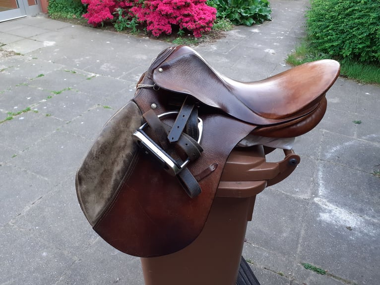 Complete gear for a small pony