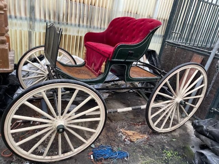 Antiek wit rijtuig
