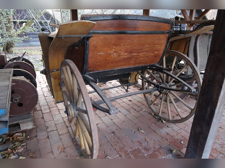 Barn find, antique wooden carriage