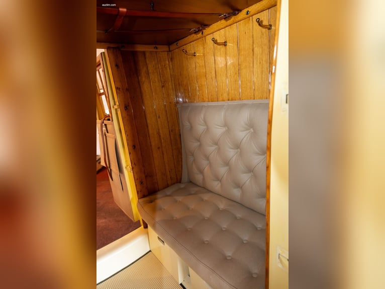 Private Road Coach No. 6693 ("Mailassen")