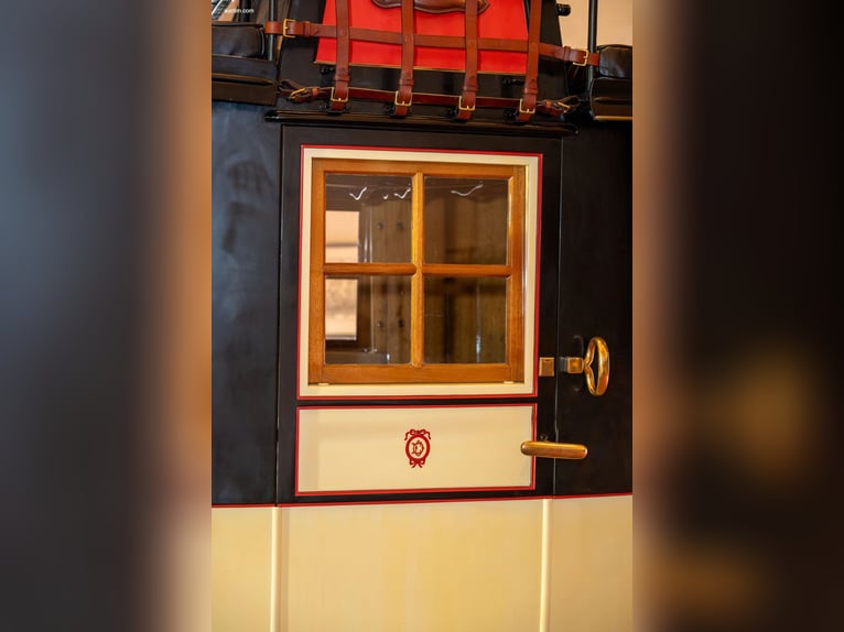 Private Road Coach No. 6693 ("Mailassen")