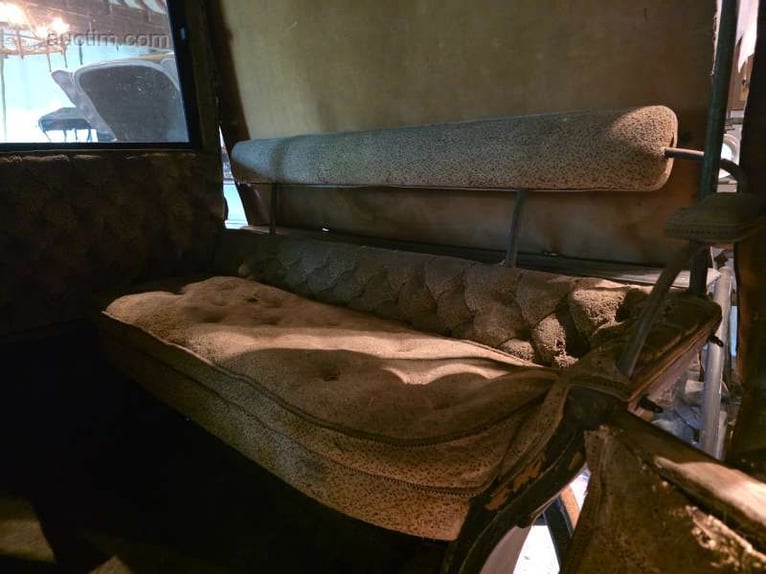 Upholsterer Omnibus