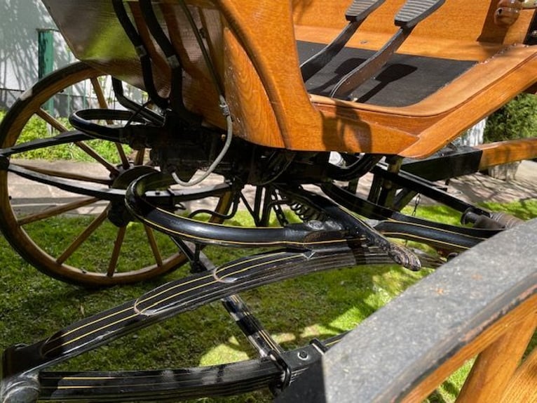 Exclusive wagonette – masterful craftsmanship made from natural oak
