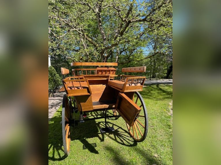 Exclusive wagonette – masterful craftsmanship made from natural oak