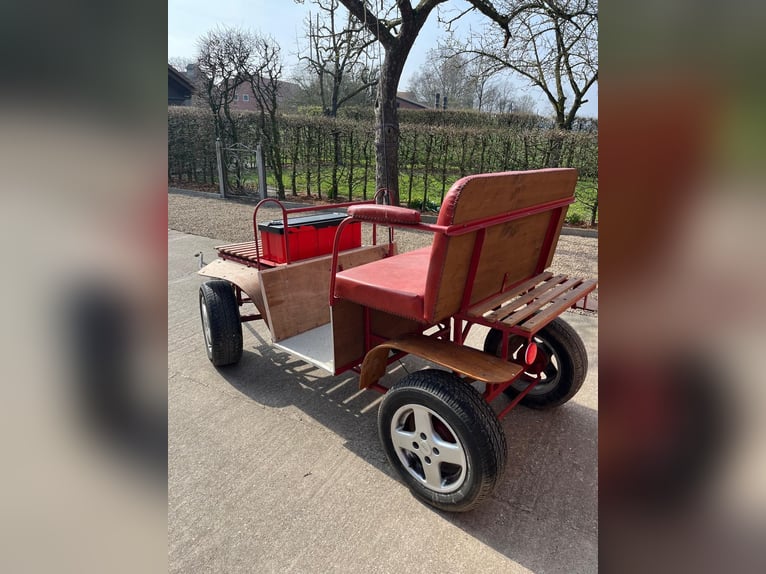 Horse-drawn carriage and single harness, like new