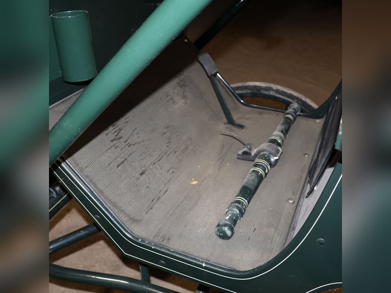 Kühnle Jagdwagen Ein/Zweispänner Scheibenbremsen Grün