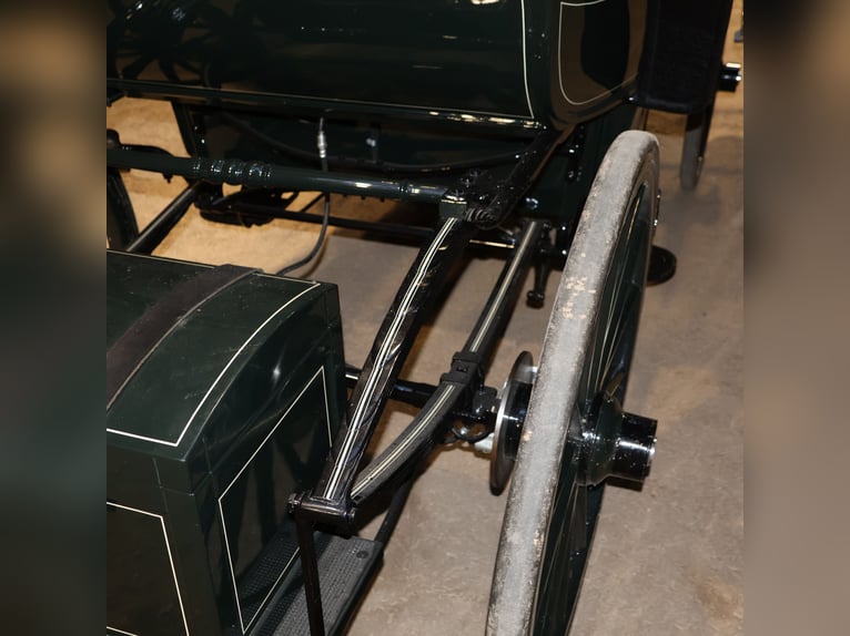Vis-à-Vis carriage, newly restored, 4-horse team, leather harness and trunk