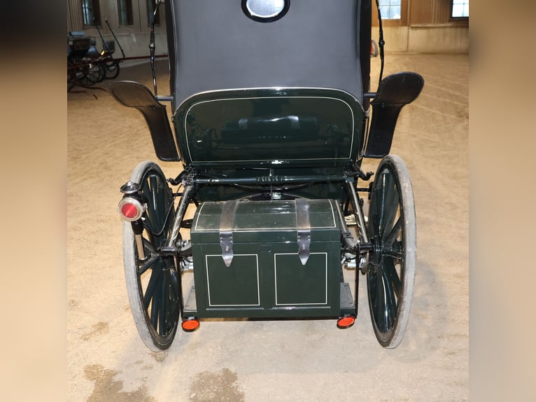 Vis-à-Vis carriage, newly restored, 4-horse team, leather harness and trunk