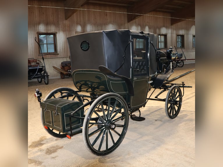 Vis-à-Vis carriage, newly restored, 4-horse team, leather harness and trunk