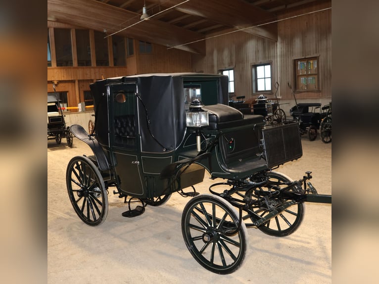 Vis-à-Vis carriage, newly restored, 4-horse team, leather harness and trunk
