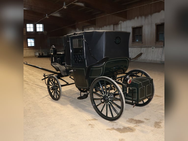 Vis-à-Vis carriage, newly restored, 4-horse team, leather harness and trunk