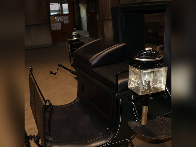 Vis-à-Vis carriage, newly restored, 4-horse team, leather harness and trunk