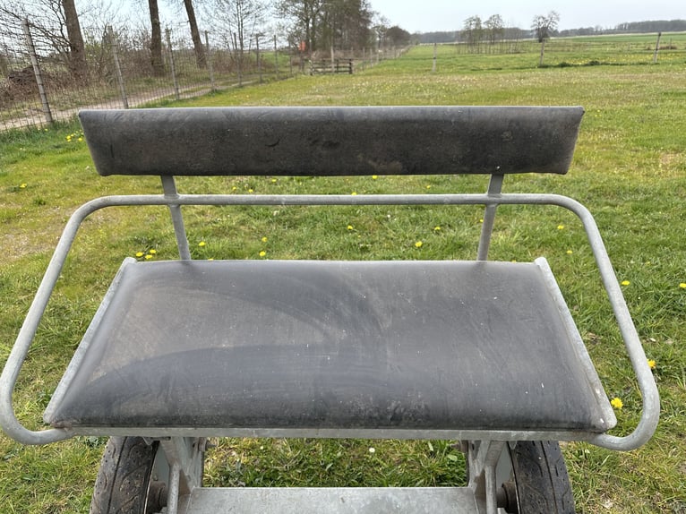 Beautiful condition, fully galvanized sulky.