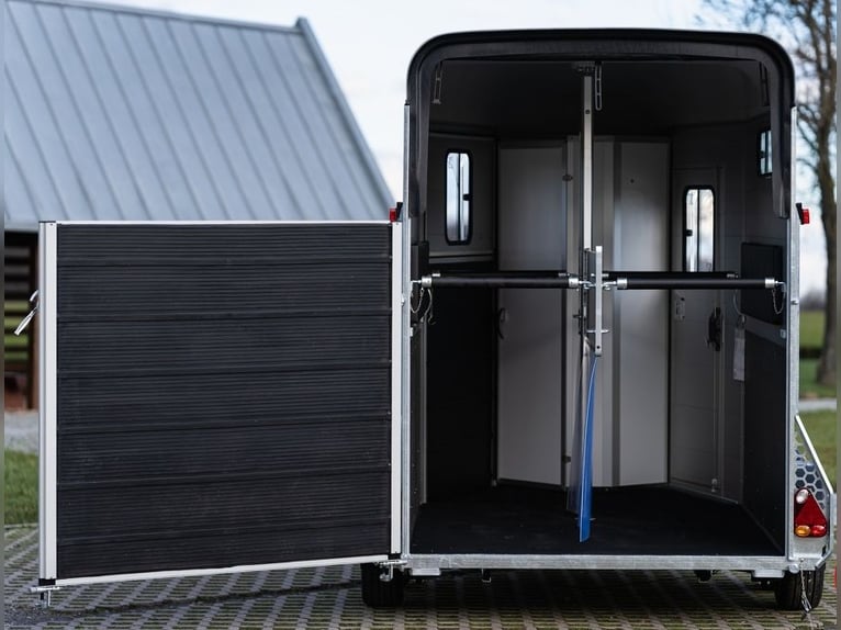 2-Horse Touring Country trailer with front unload ramp