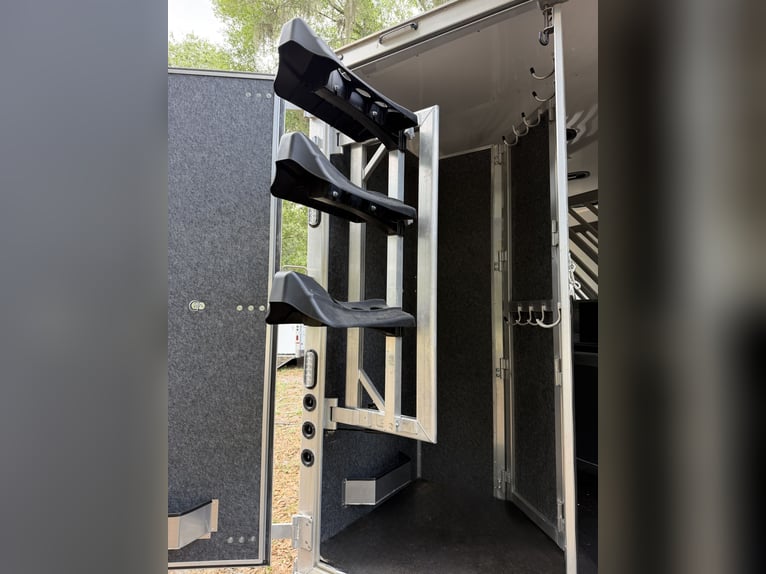2025 Lakota Bighorn w/Outside Kitchen
