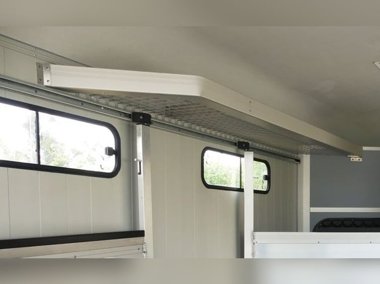 Exhibition model at a special price: 4-horse trailer Maxi 4, diagonal configuration