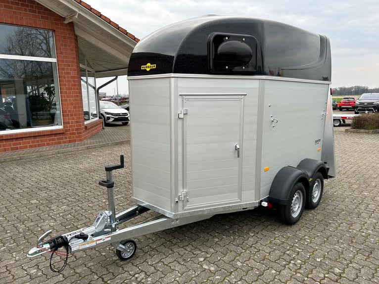 Humbaur Pferdeanhänger Equitos Alu Plus Black 2000 2,0t Sattelkammer 100km/h Hecktür schwenkbar