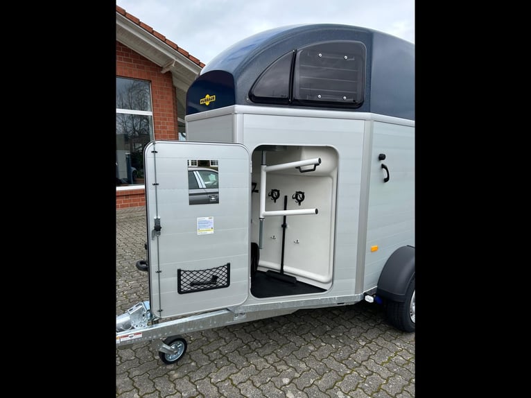 Humbaur Pferdeanhänger Xanthos 2400 2,4t Sattelkammer 100km/h Dark Blue