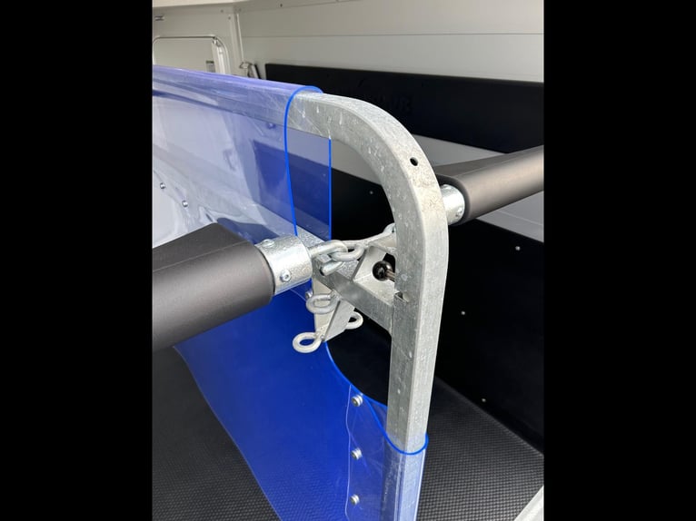 Humbaur Pferdeanhänger Xanthos Aero 2400 2,4t Sattelkammer 100km/h Hecktür Blue Hecktür schwenkbar