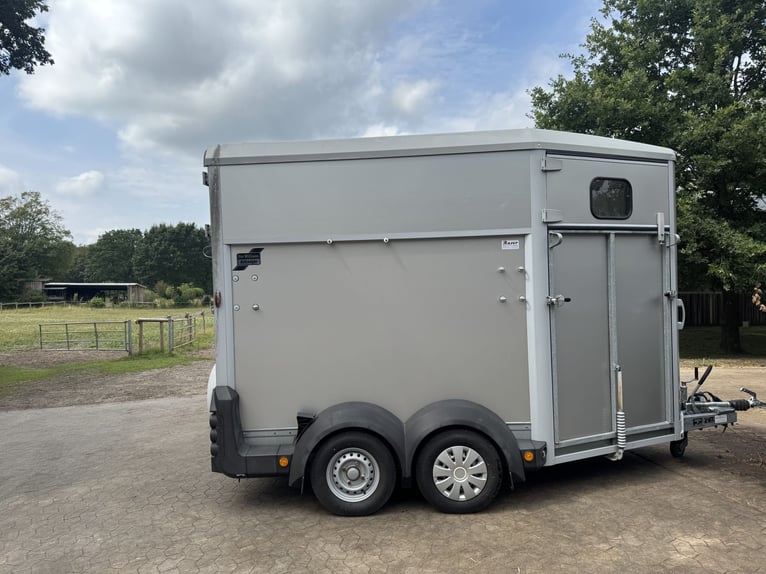 Ifor Williams Horse Trailer HB511, 2 Horses, manufactured May 2018, new TÜV, single owner