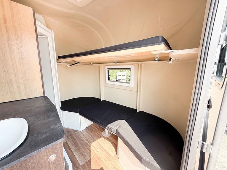 3-Horse Trailer, 3.5-ton Horse Transporter with Living Quarters and Shower, Horse Trailer Livestock