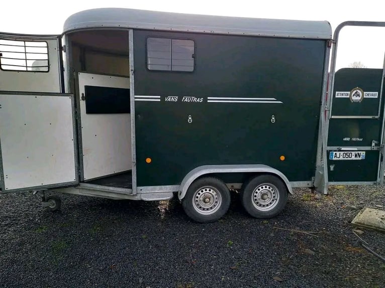 Fautras Oblic Two-Horse Trailer for Use