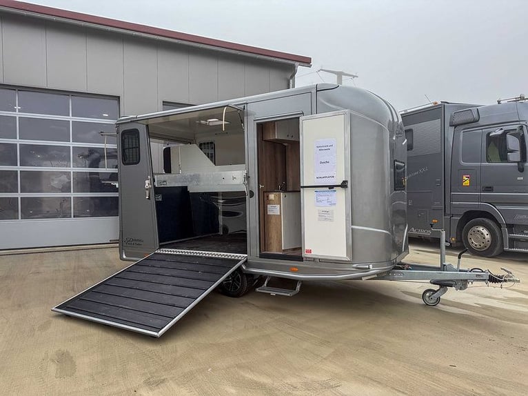 Horse Trailer DT Trailer for 2 Horses with Living Quarters / Tack Room Livestock Transporter