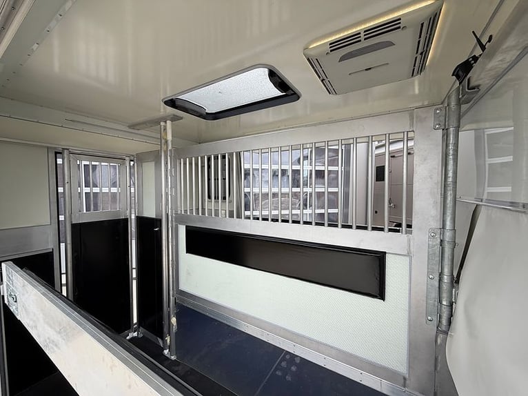 Horse trailer with two ramps, climate-controlled horse compartment, solar-powered self-sufficient sy