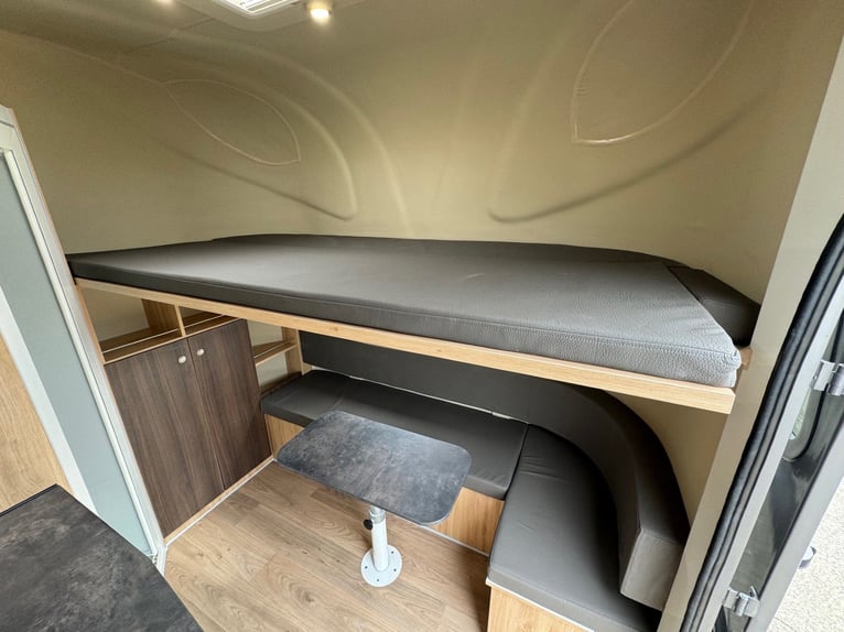 Horse transporter 2-3 horse trailer with spacious living area, 3.5 tons