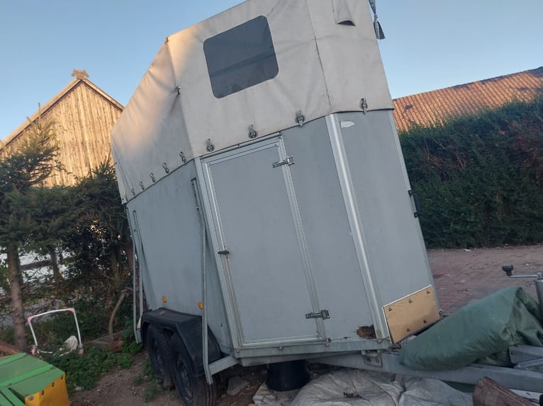 Humbaur Horse Trailer HP 2000
