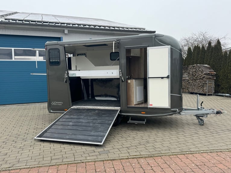 Pferdeanhänger Pferdetransporter DT Trailer 2 Pferde mit Wohnung/Sattelschrank Viehtransporter