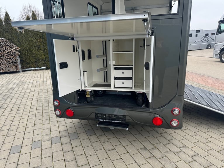 Pferdeanhänger Pferdetransporter DT Trailer 2 Pferde mit Wohnung/Sattelschrank Viehtransporter