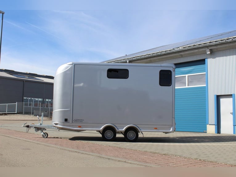 Two-horse trailer with small living compartment, 2.7 tons, horse transporter, stallion equipment