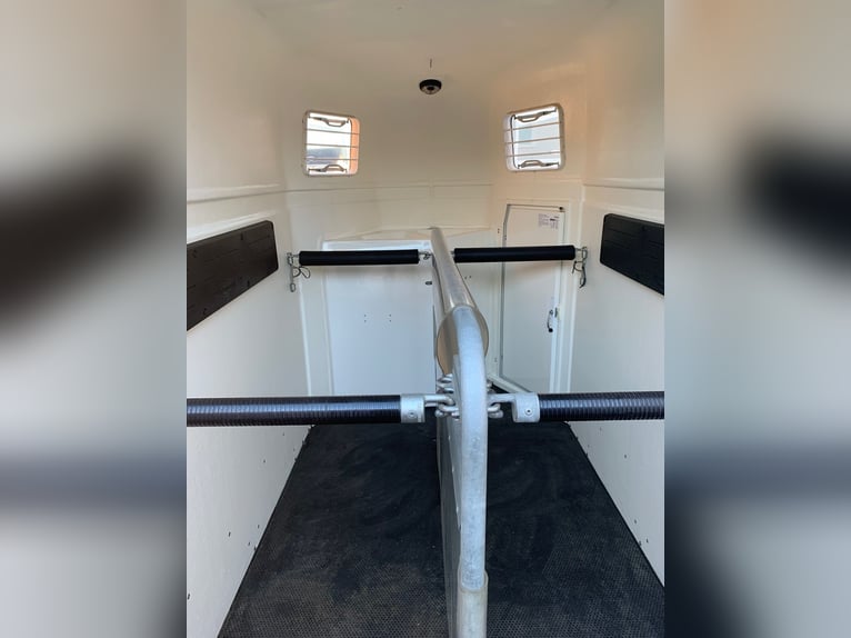 Böckmann horse trailer made of full-polymer with an aluminum floor