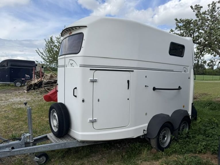 Böckmann XL Aluminum Floor Trailer for 2 Horses