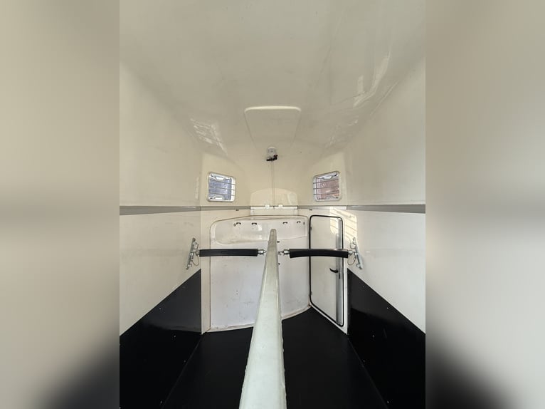 Humbaur Zephir AERO 2-Horse Trailer