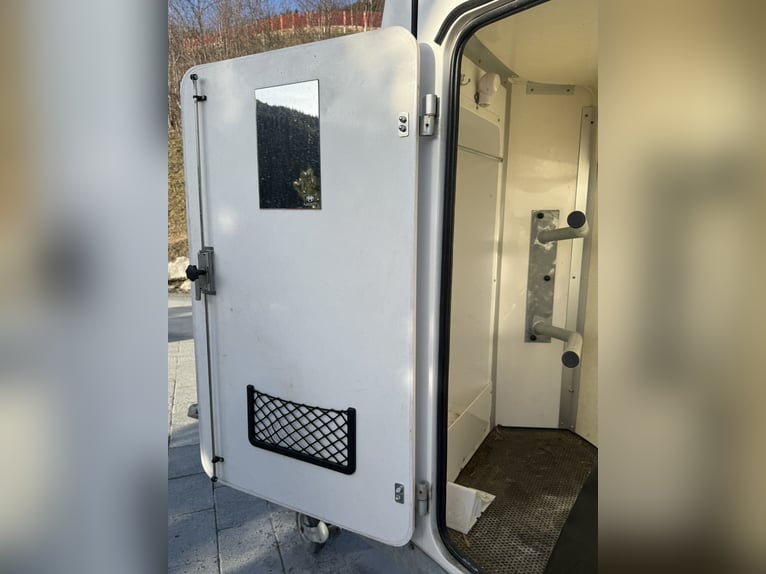 Humbaur Zephir AERO 2-Horse Trailer