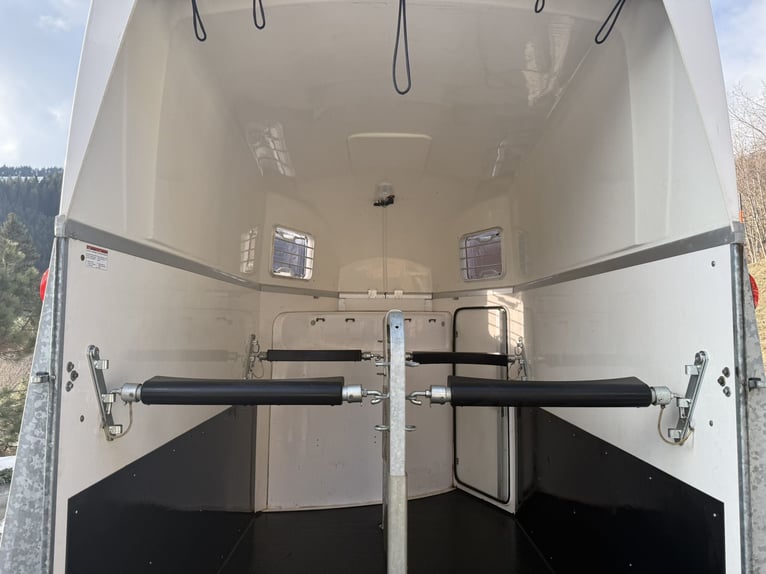 Humbaur Zephir AERO 2-Horse Trailer