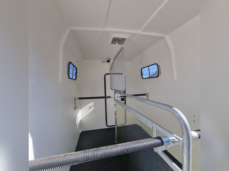 MatriX 2 Horse Full Polyester Trailer