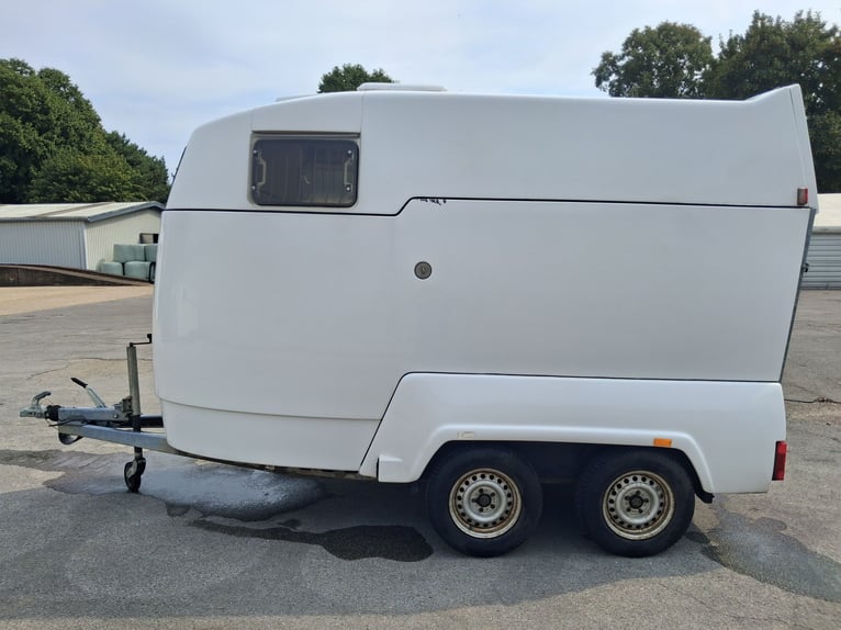 Mustang horse trailer – Year of manufacture / first registration 1997 – GRP / sandwich polyester – f