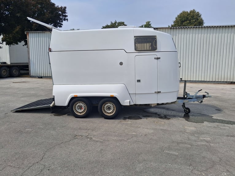 Mustang horse trailer – Year of manufacture / first registration 1997 – GRP / sandwich polyester – f